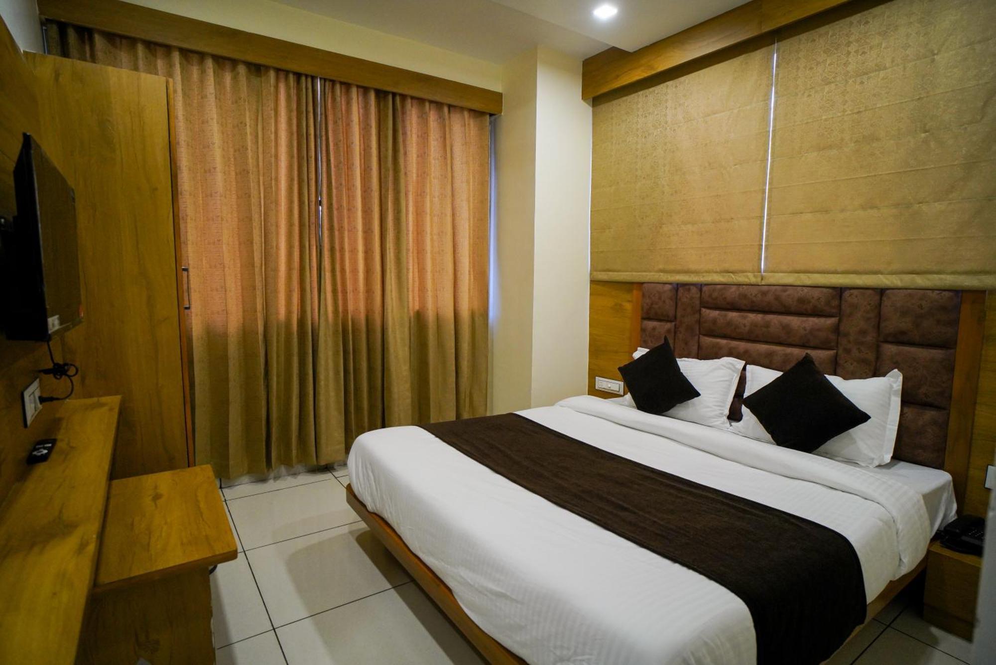Hotel Suncity Ahmedabad Ngoại thất bức ảnh